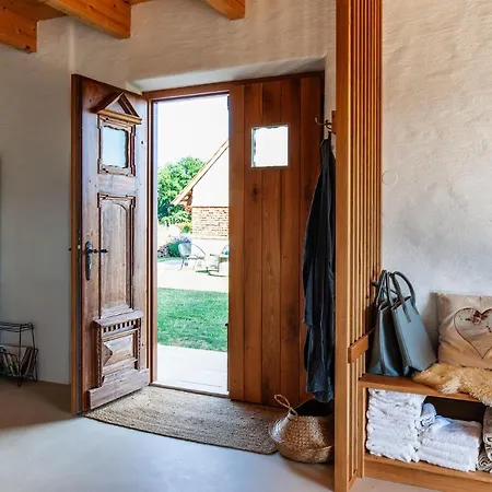 Mit Privaten Schwimmteich Und Sauna
