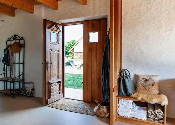 Mit Privaten Schwimmteich Und Sauna