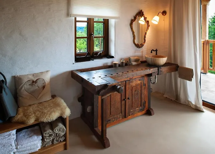 Mit Privaten Schwimmteich Und Sauna